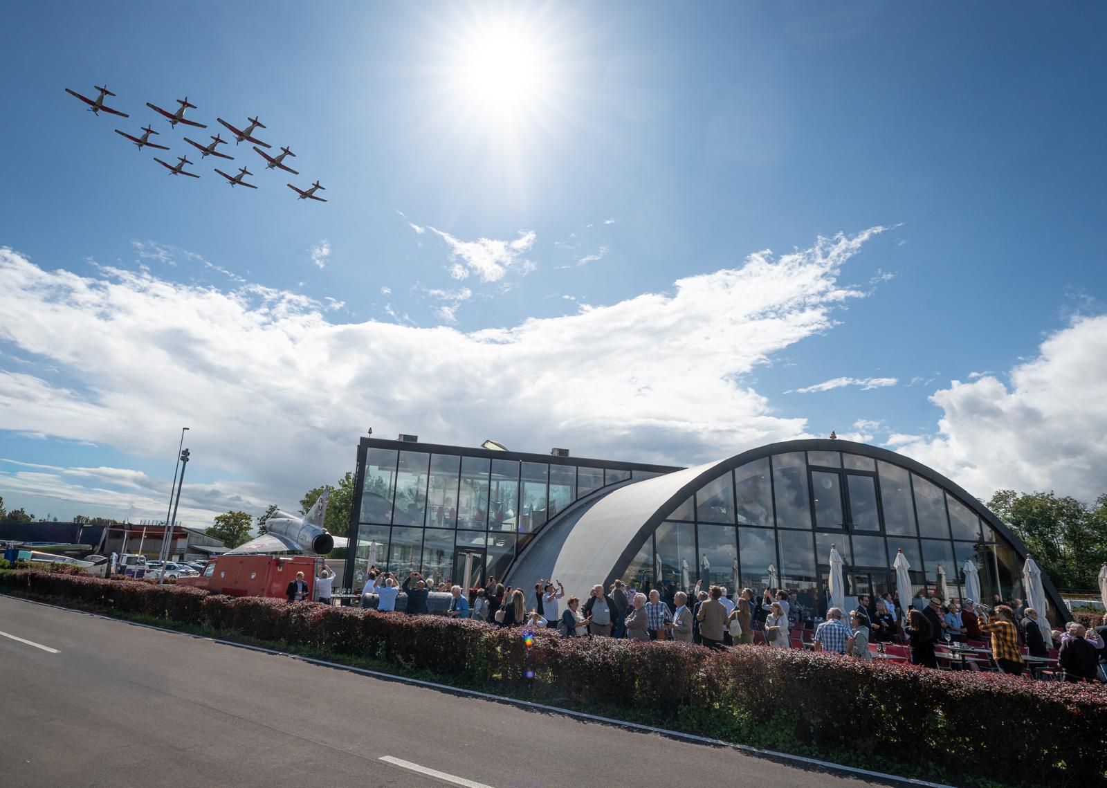 Restaurant Runway 34 – Aussenansicht bei Nacht